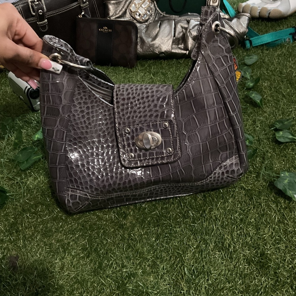 Elegant Gray Crocodile-Embossed Shoulder Bag